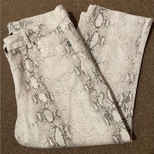 Avenue Cream-Colored Capris